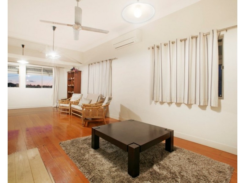 20 Smith Street, Holland Park QLD 4121