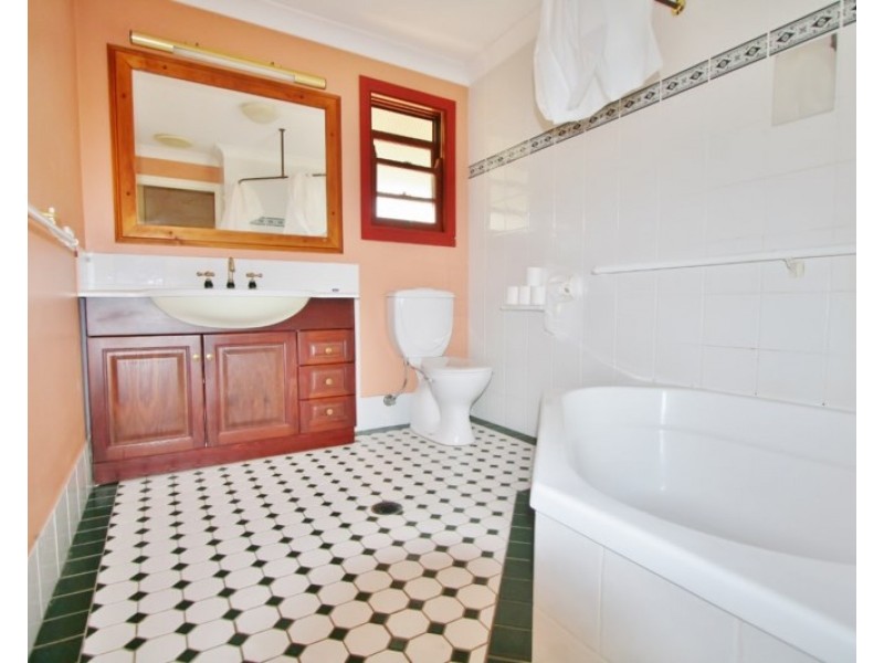 118 Layard Street, Holland Park QLD 4121