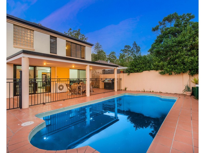 6 Estate Place, Holland Park West QLD 4121