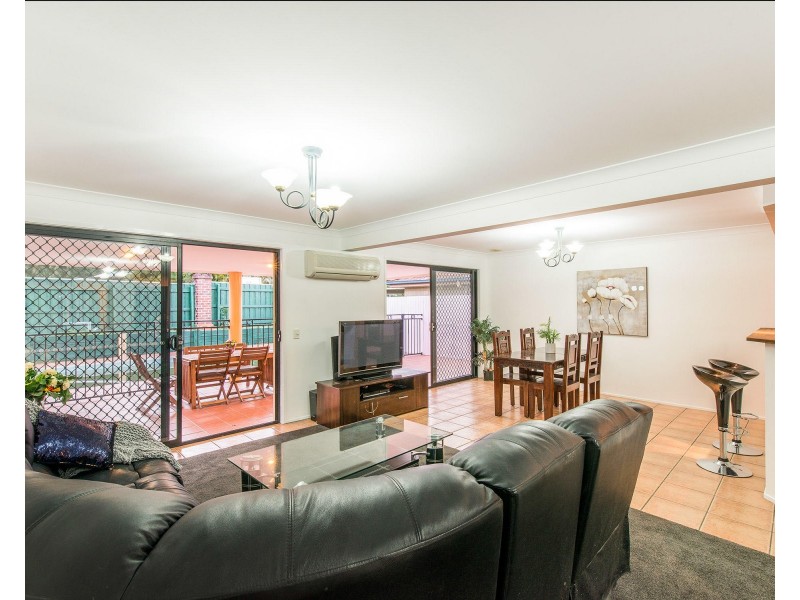 6 Estate Place, Holland Park West QLD 4121