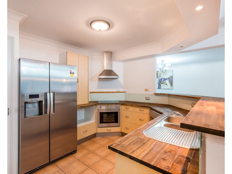 6 Estate Place, Holland Park West QLD 4121