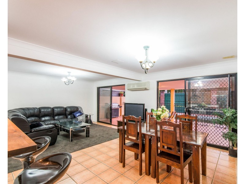 6 Estate Place, Holland Park West QLD 4121