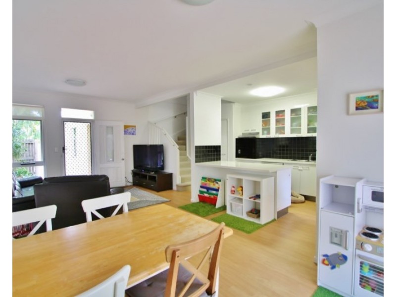 1/8 Mahina Place, Wishart QLD 4122