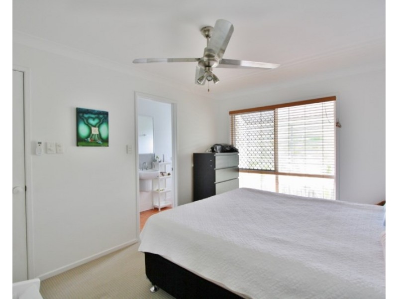 1/8 Mahina Place, Wishart QLD 4122