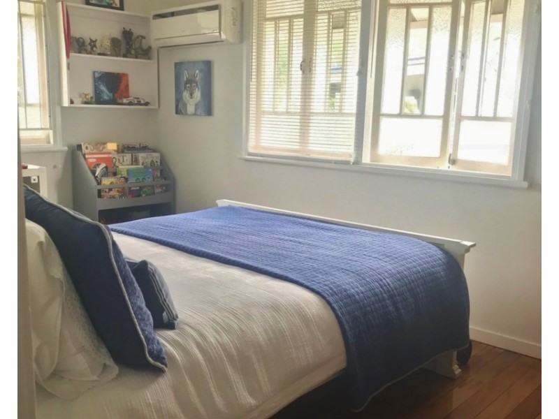 128 Strong Avenue, Graceville QLD 4075