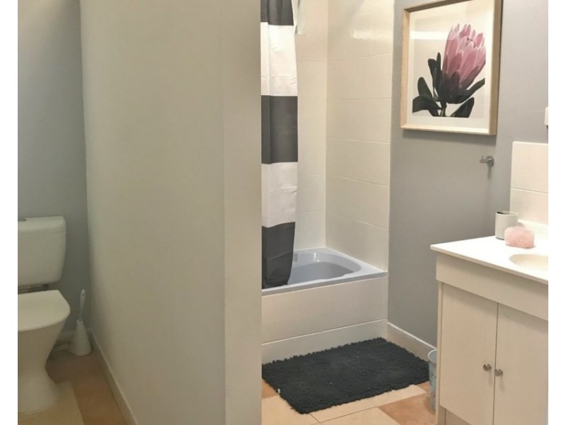 128 Strong Avenue, Graceville QLD 4075