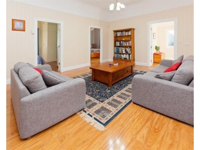 19 Framont Avenue, Holland Park QLD 4121