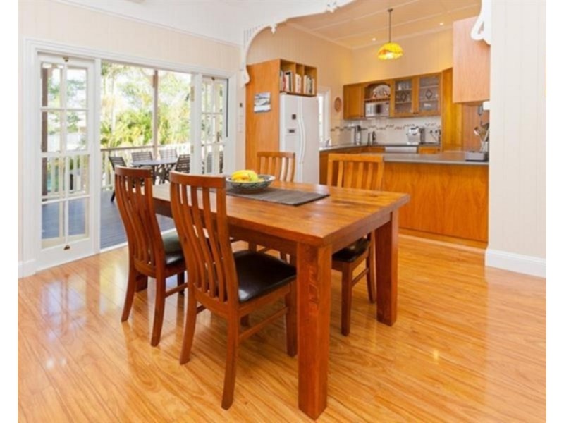 19 Framont Avenue, Holland Park QLD 4121