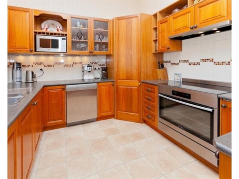 19 Framont Avenue, Holland Park QLD 4121