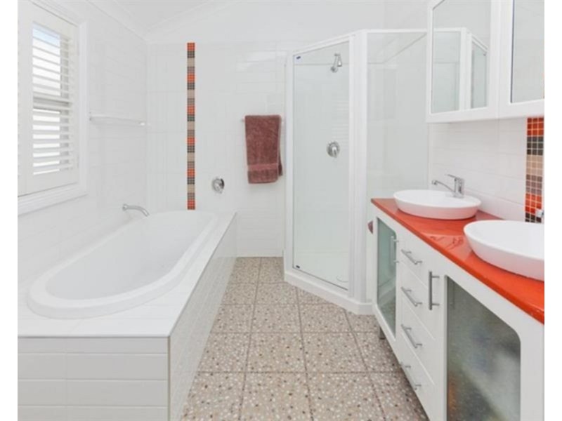 19 Framont Avenue, Holland Park QLD 4121