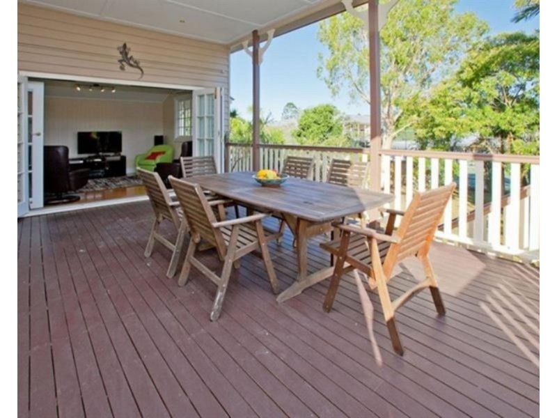 19 Framont Avenue, Holland Park QLD 4121