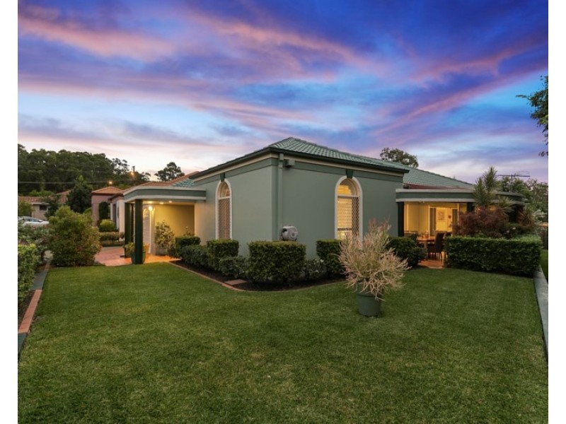 3 Sorrento Close, Carindale QLD 4152