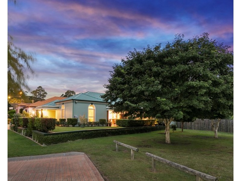 3 Sorrento Close, Carindale QLD 4152