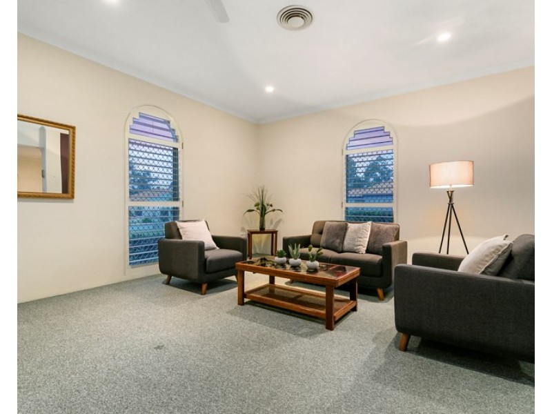 3 Sorrento Close, Carindale QLD 4152