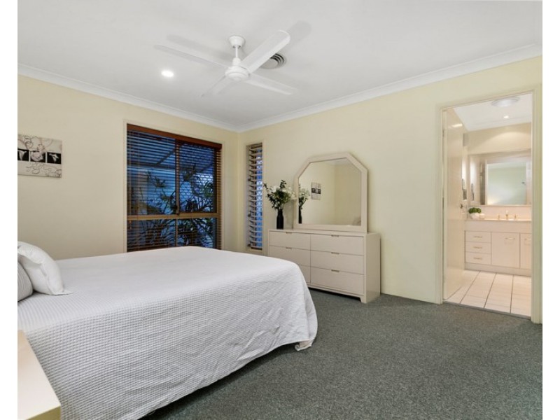 3 Sorrento Close, Carindale QLD 4152