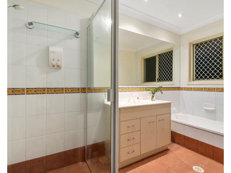 3 Sorrento Close, Carindale QLD 4152