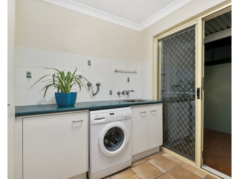 3 Sorrento Close, Carindale QLD 4152