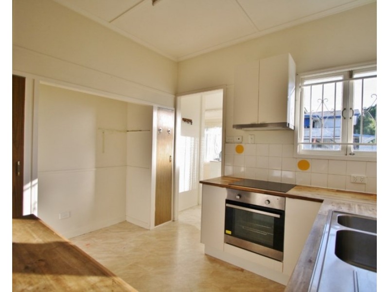 12 Bonneville Street, Holland Park West QLD 4121