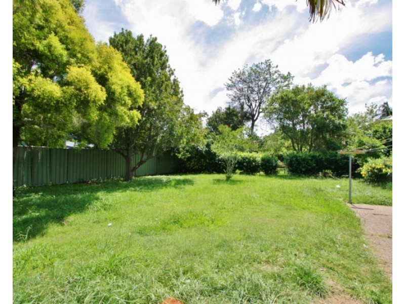 62 Chelmer St East, Chelmer QLD 4068