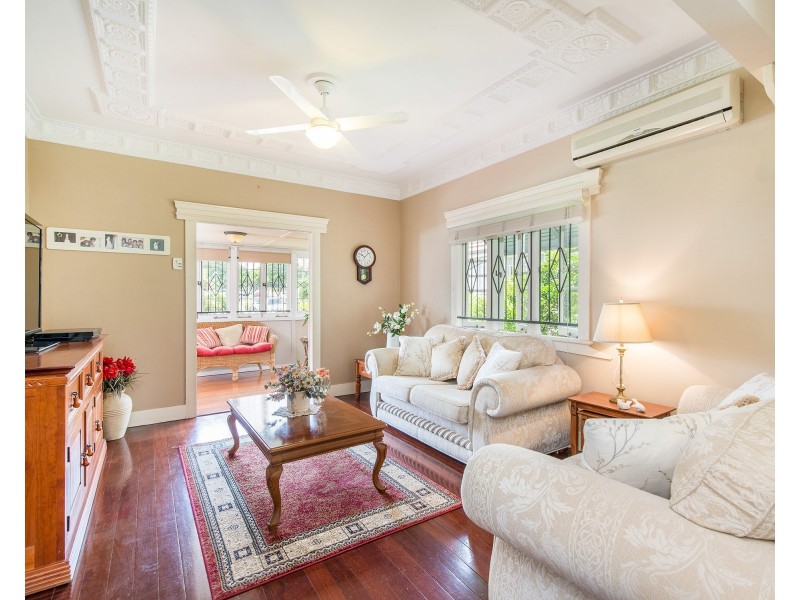 20 Curlewis Street, Holland Park West QLD 4121