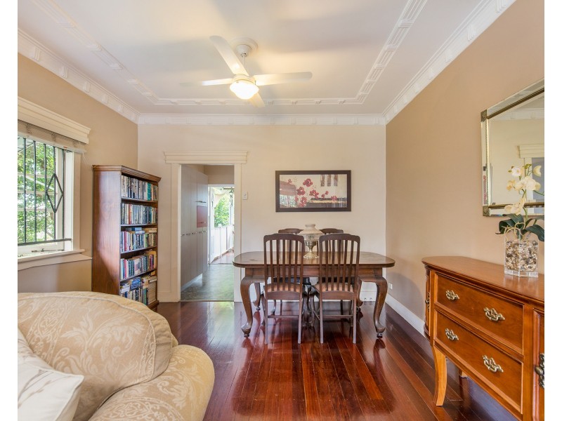 20 Curlewis Street, Holland Park West QLD 4121