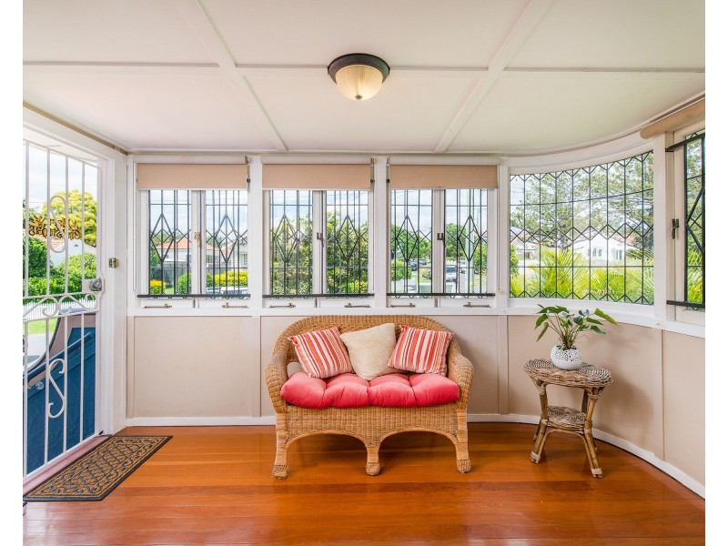 20 Curlewis Street, Holland Park West QLD 4121