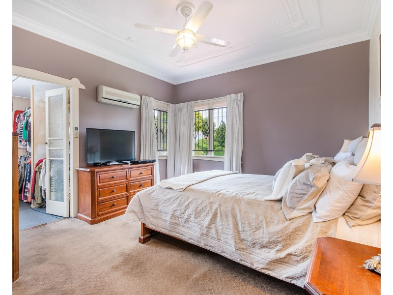20 Curlewis Street, Holland Park West QLD 4121