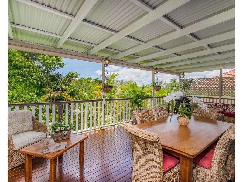 20 Curlewis Street, Holland Park West QLD 4121