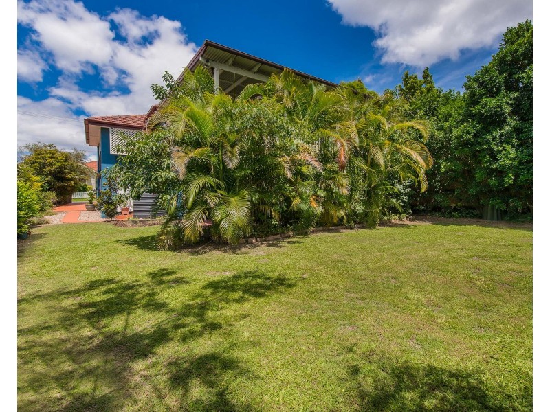 20 Curlewis Street, Holland Park West QLD 4121