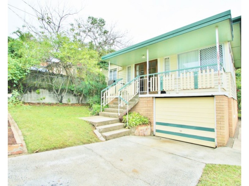 11 Gower Street, Holland Park West QLD 4121