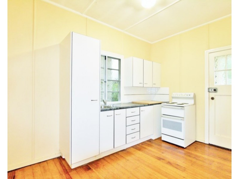 11 Gower Street, Holland Park West QLD 4121