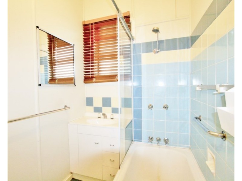 11 Gower Street, Holland Park West QLD 4121