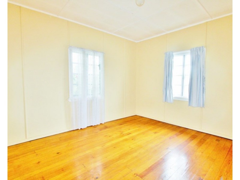 11 Gower Street, Holland Park West QLD 4121