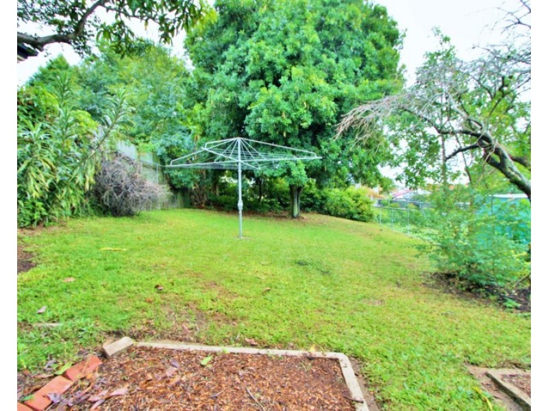 11 Gower Street, Holland Park West QLD 4121