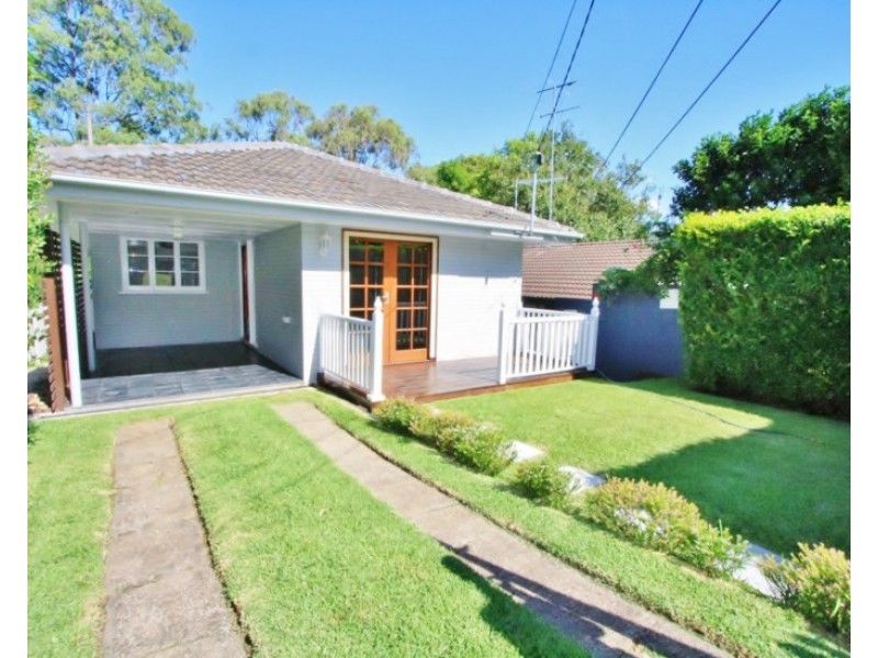 32 Dobbs Street, Holland Park West QLD 4121