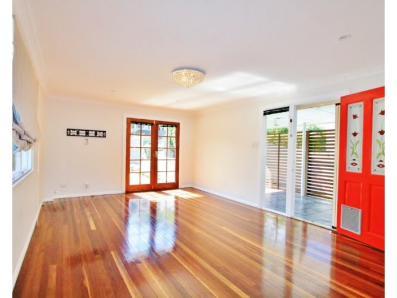 32 Dobbs Street, Holland Park West QLD 4121