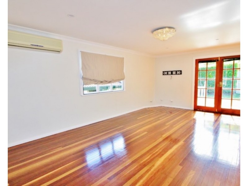 32 Dobbs Street, Holland Park West QLD 4121