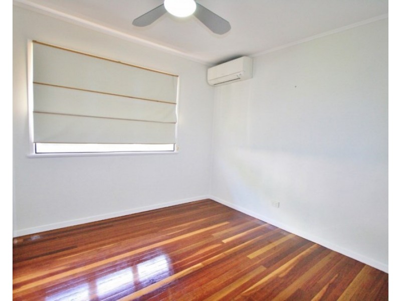 32 Dobbs Street, Holland Park West QLD 4121