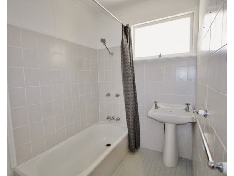 32 Dobbs Street, Holland Park West QLD 4121