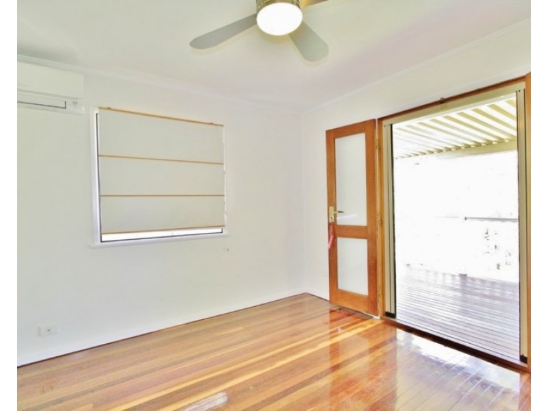 32 Dobbs Street, Holland Park West QLD 4121