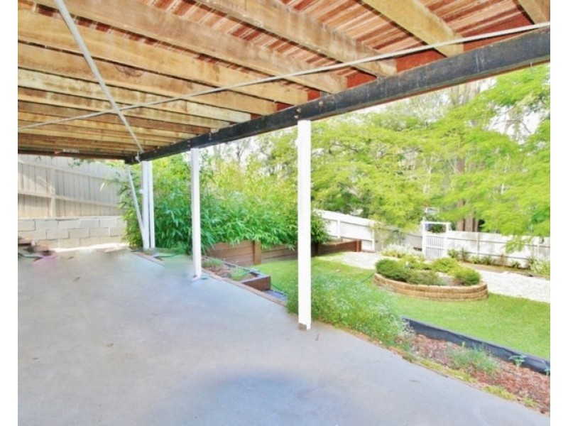 32 Dobbs Street, Holland Park West QLD 4121
