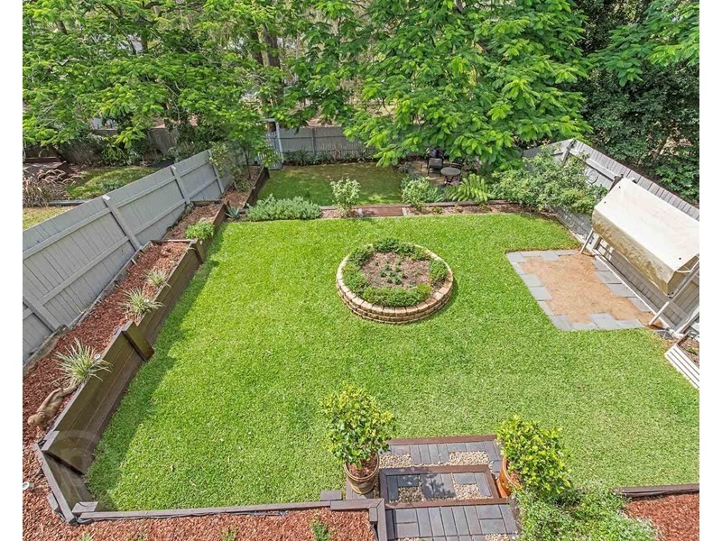 32 Dobbs Street, Holland Park West QLD 4121