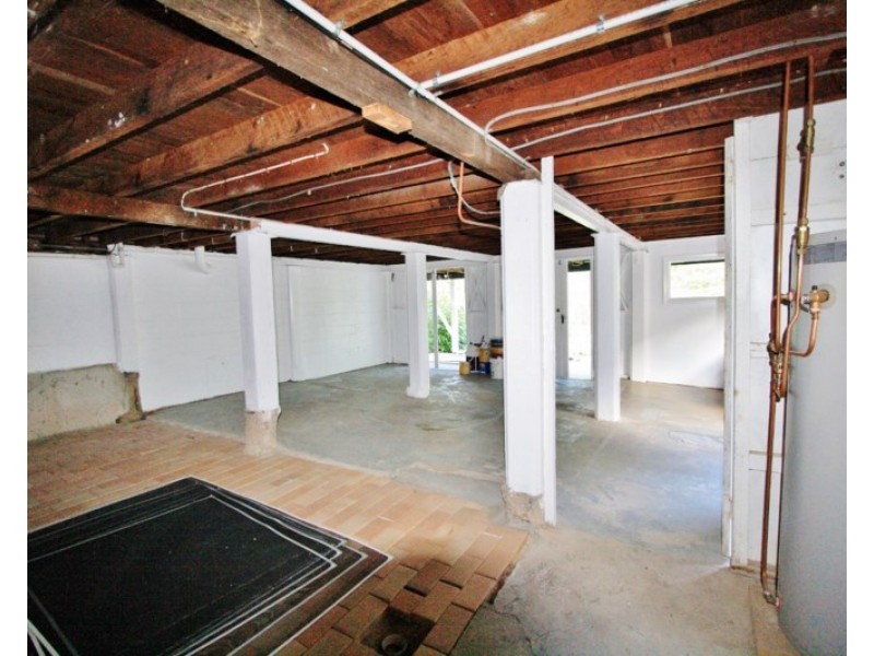 32 Dobbs Street, Holland Park West QLD 4121