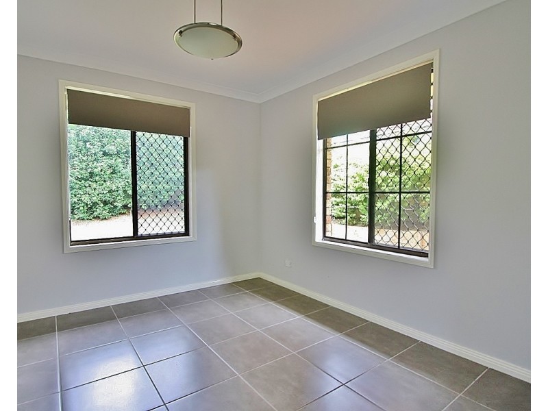 4 Nanga Street, Eight Mile Plains QLD 4113