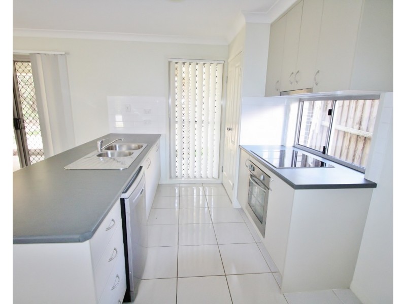 28 Friend Street, Wakerley QLD 4154