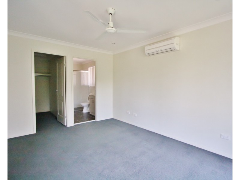 28 Friend Street, Wakerley QLD 4154