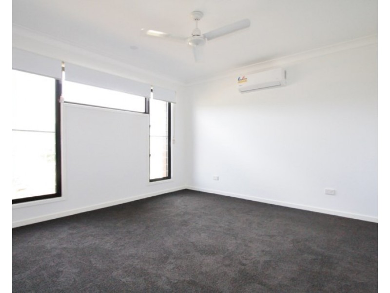 27 Augusta Boulevard, Pimpama QLD 4209