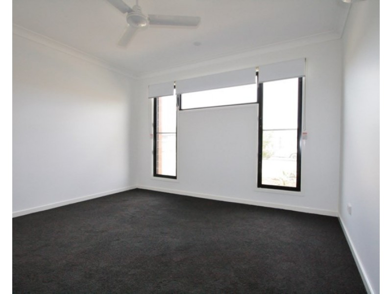 27 Augusta Boulevard, Pimpama QLD 4209