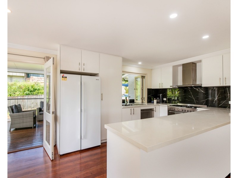 21 David Road, Holland Park QLD 4121