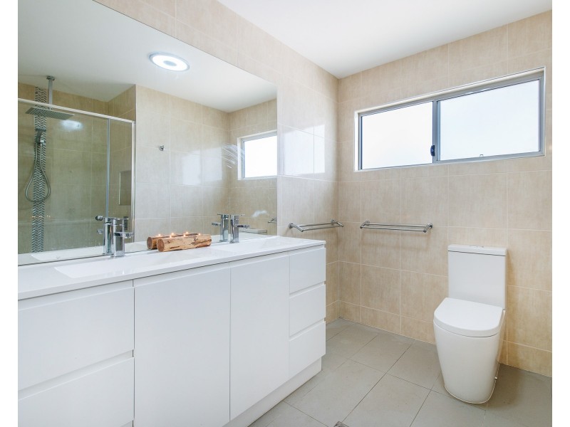 21 David Road, Holland Park QLD 4121